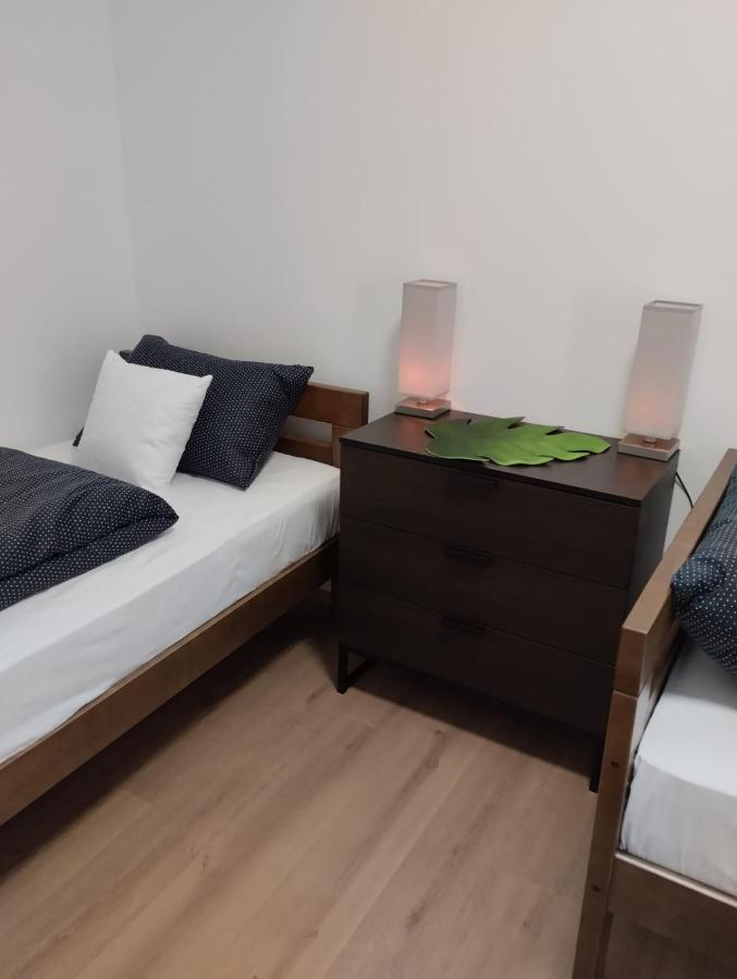 , With Balcony And Free Parking *