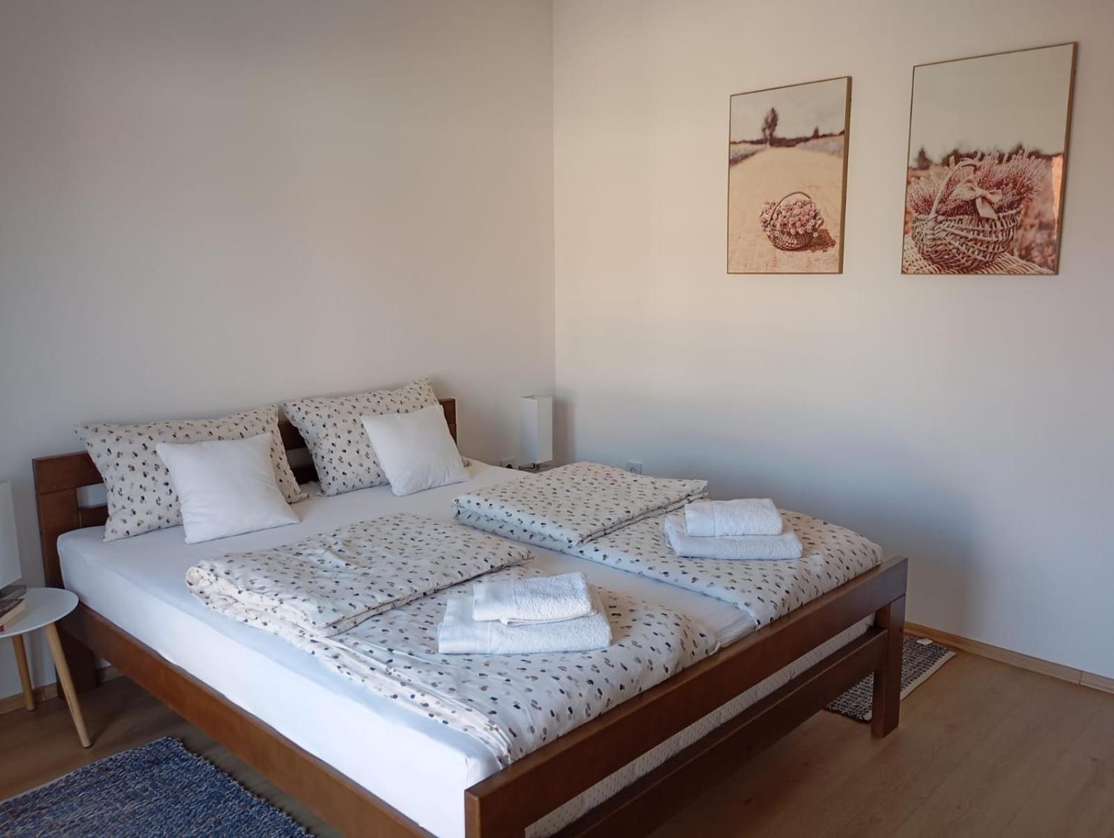 Apartment , With Balcony And Free Parking *
