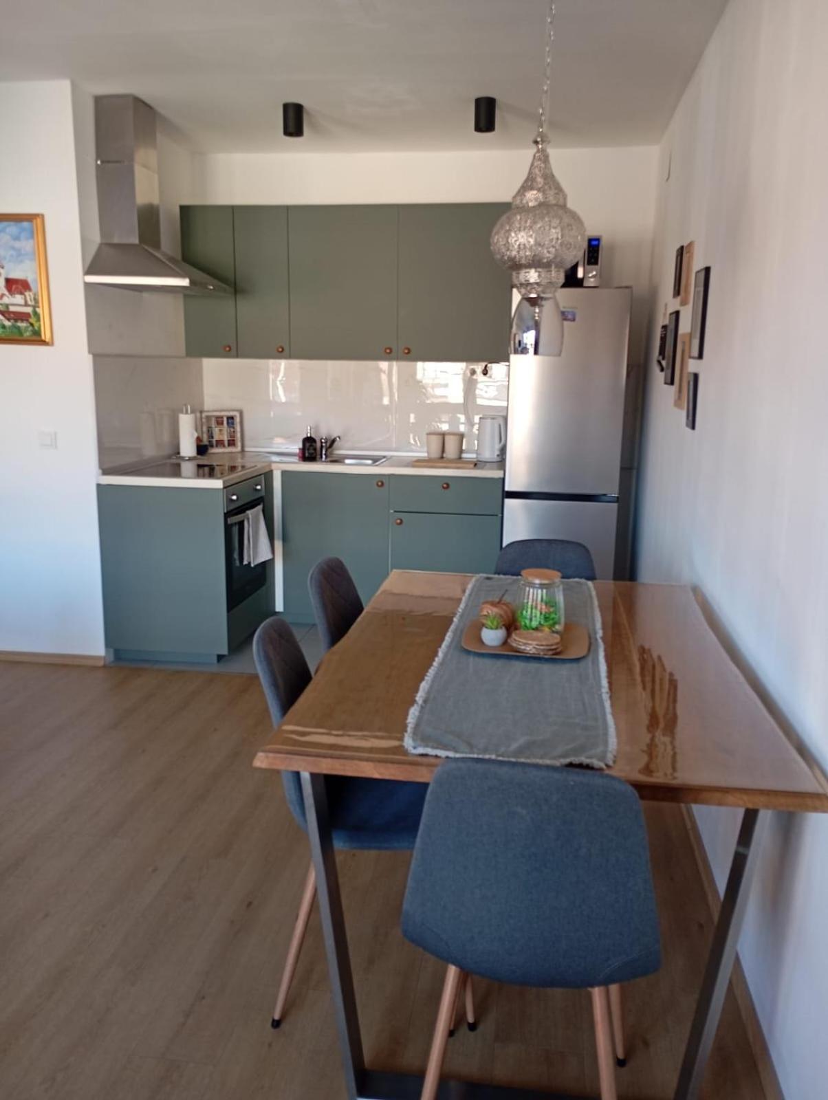 Apartment , With Balcony And Free Parking *