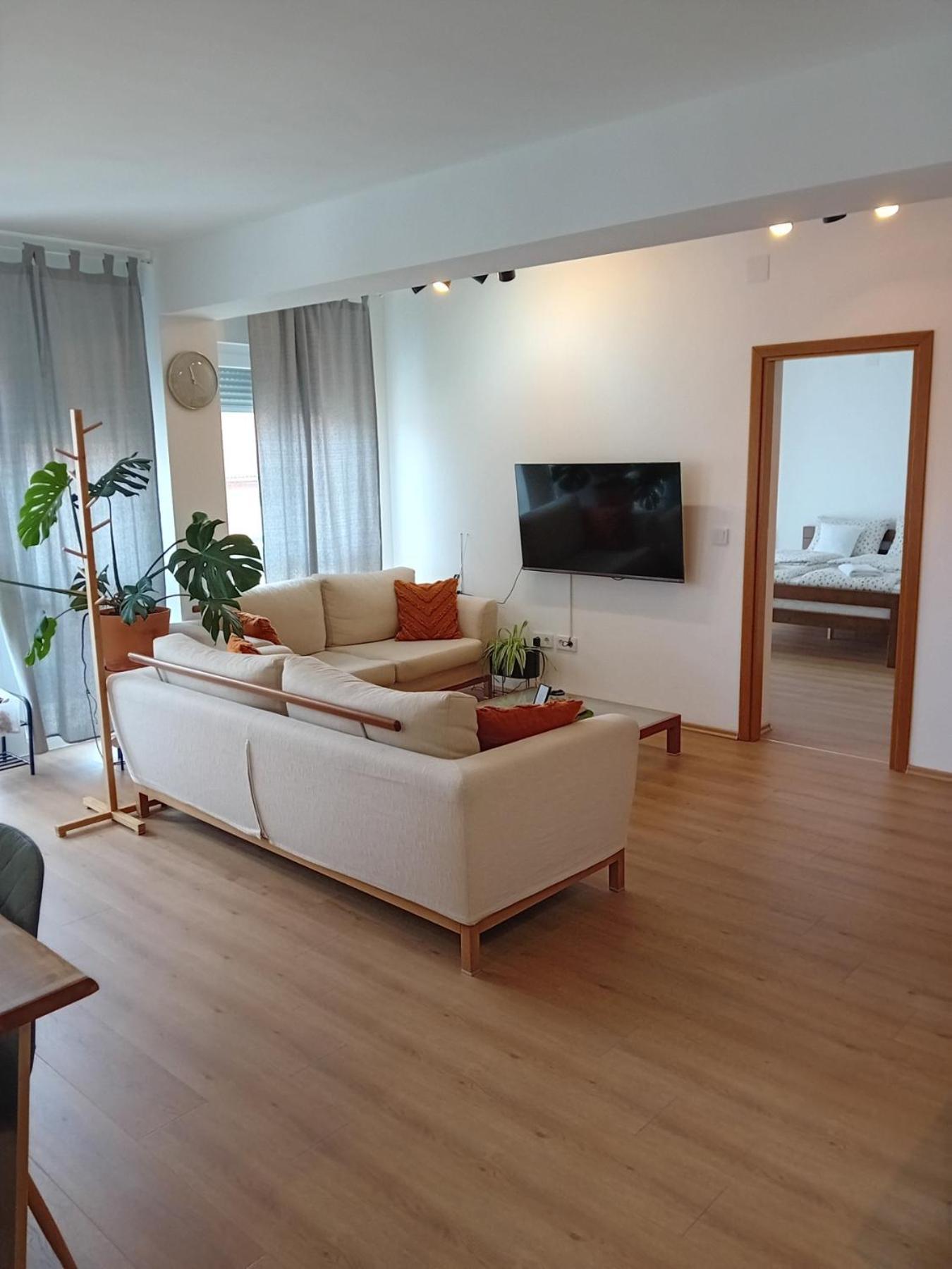 , With Balcony And Free Parking Apartment Zagreb
